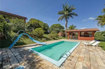 Casa em condomínio para venda com 3 quartos, sendo 1 suíte, 379m²