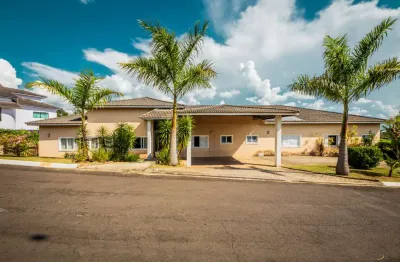 Casa em condomínio para venda e locação com 6 quartos, sendo 6 suítes, 850m²