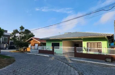 Casa tipo para venda em ingleses do rio vermelho com 4 quartos, sendo 1 suíte, 237m²