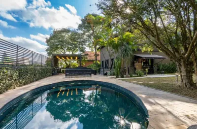 Casa em condomínio para locação com 5 quartos, sendo 5 suítes, 1,200m²