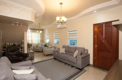 Casa tipo para venda em chácara inglesa com 3 quartos, sendo 1 suíte, 153m²