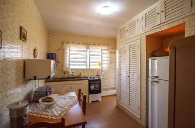 Casa no condomínio vale das laranjeiras para venda com 5 quartos, sendo 1 suíte, 371m²