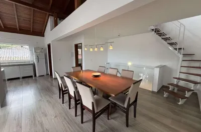 Casa tipo para venda em sambaqui com 4 quartos, sendo 3 suítes, 227m²
