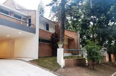 Casa no condomínio Forest Hills para venda e locação com 4 quartos, sendo 4 suítes , 445m²
