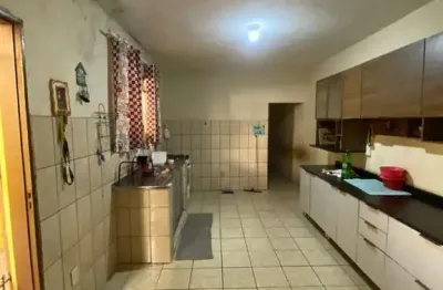 Casa para venda em Itaquera com 4 quartos, sendo 2 suítes , 160m²