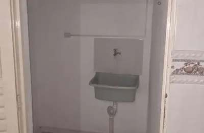Casa com 2 quartos para alugar na Rua Aljubarrota, Vila Cruzeiro, São Paulo