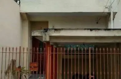 Sobrado em são caetano do sul de 140m² de construção num terreno de 4,40x19,90m no bairro cerâmica com 2 dorm. e 2 banheiros e 1 vaga.