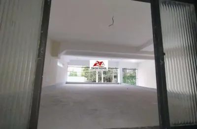 Prédio comercial de 248m² de 3 andares, 3 copas, 4 banheiros, 9 salas que podem ser divididas e vaga de garagem no coração da mooca por 9.900,00/mês