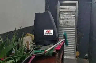 Casa com terreno de 5x20 m² com 2 dorms. espaçosos, sala, cozinha, quintal e 1 vaga, próximo ao centro comercial da Av. Sapopemba - Jd. Grimaldi/SP