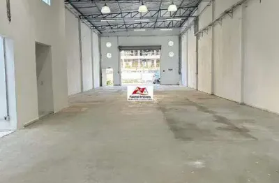 Galpão de 645m² trifásico com pé direito de 6,40m, 6 vagas, mezanino, 3 salas, 2 copas e banheiros por 16.250,00 - v. prudente/sp