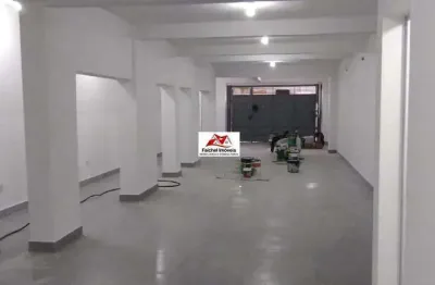 Salão de 300m², sendo 150m térreo com 2 banheiros, cozinha,1 sala, andar superior 1 sala de 50m², lavanderia, 2 banheiros e terraço por 8.000,00/mês