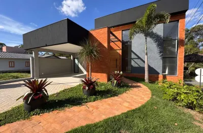 Casa à venda em bragança paulista-sp no residencial floresta são vicente: 3 quartos, 2 suítes, 2 salas, 4 vagas de garagem, 201m².