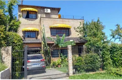 Casa imponente na rua arapeí, junto ao shopping pontal – porto alegre