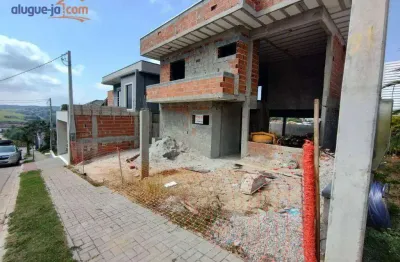 Sobrado à venda no condomínio mantiqueira com 4 quartos e 230 metros.