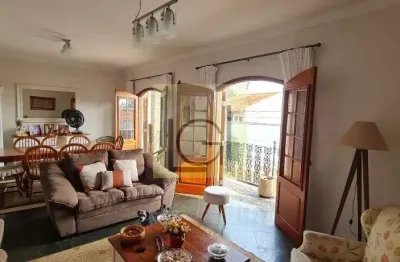 Casa à venda em itu-sp, bairro brasil: 3 quartos, 1 suíte, 2 salas, 2 banheiros, 4 vagas de garagem, 200m². confira!