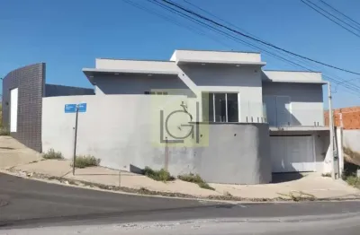 Imóvel de Alto Padrão: Casa de 4 quartos, 3 suítes, 2 salas, 5 banheiros, 1 vaga na cidade de Salto-SP, bairro Jardim Taquaral.