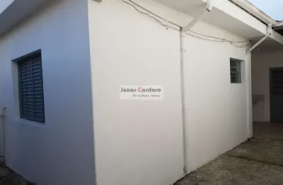 Uma casa, com uma edícula totalmente independente, é essa que você estava procurando!!