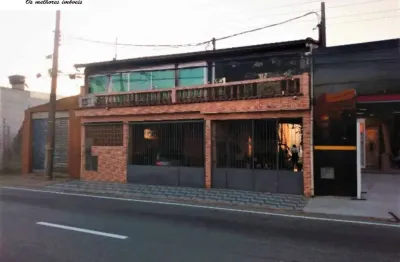 Sobrado com ponto comercial e vários comodos que são alugados gerando uma renda mensal de mais de r$ 6.000,00
