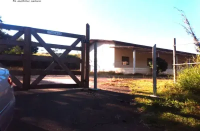 Salão de 455 m² para eventos com casa ampla para locação.
