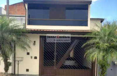 Sobrado a venda no colinas com 239m² de construção, com 3 quartos sendo 1 suíte, sala ampla, cozinha com planejados, por r$:700 mil. mogi das cruzes.