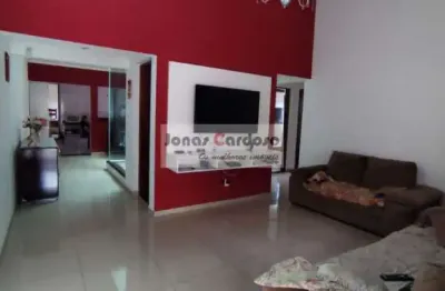 Casa à venda na vila oliveira, oportunidade de moradia ou investimento em mogi das cruzes. 3 quartos, amplo quintal com pomar. excelente localização!