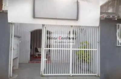 Ponto comercial no centro de mogi das cruzes com uma ampla recepção, 2 salas internas, um corredor largo coberto e 2 wc. por apenas r$: 620 mil.