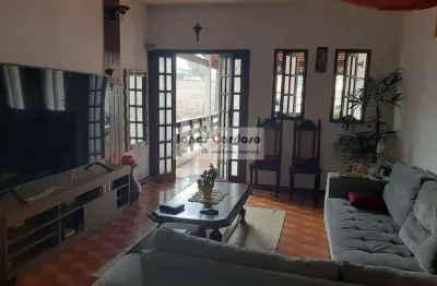 Excelente sobrado de 500m² na vila brasileira, 3 quartos sendo 1 suíte com varanda, sala e cozinha grande, vagas cobertas. r$:450 mil. mogi das cruzes