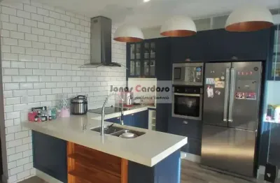 Sobrado a venda no mogi moderno com salão de festa, 3 quartos sendo uma suite com hidromassagem e closet, 2 vagas coberta. r$:700 mil. mogi das cruzes