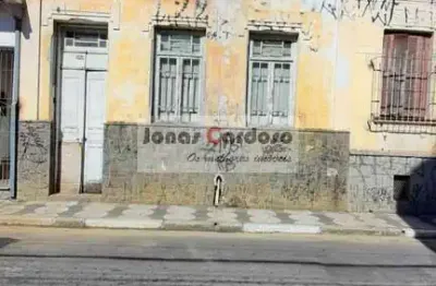 Casarão arquitetônico à venda no centro de mogi das cruzes, com 3 quartos, 2 salas, quintal, 113m² de construção e terreno de 5,45x 40 venha conhecer!