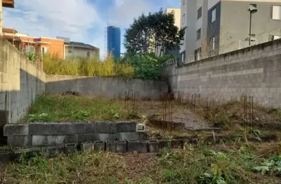 Terreno plano em ótima localização, 5 minutos do centro com 183m²