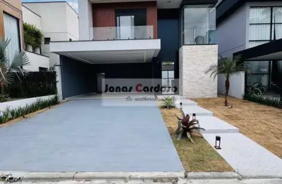 Sobrado de alto padrão no condomínio veredas com 3 suítes com closet, salas amplas, 4 vagas de garagem e 240m² de área e área gourmet com piscina.