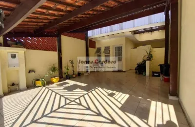 Casa para locação em Mogi das Cruzes-SP, Chácara Jafet: 2 quartos, 1 suíte, 1 sala, 2 vagas de garagem, 136m² de área.