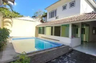 Casa em condomínio fechado com 4 quartos à venda na rua lagoa bonita, vargem grande, rio de janeiro por r$ 720.000