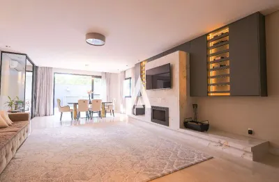 Linda casa em condomínio fechado com 3 suítes à venda no bairro vila nova em joinville - sc por r$ 2.100.000,00.