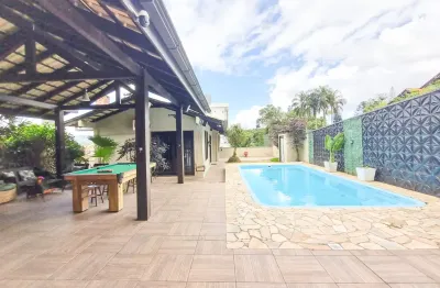 Ótima residência averbada com 3 quartos à venda no bairro Costa e Silva em Joinville - SC por R$ 1.250.000,00.