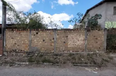 Adquira já este terreno localizado no feira iv, no bairro calumbi em feira de santana.