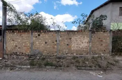 Adquira já este terreno localizado no feira iv, no bairro calumbi em feira de santana.