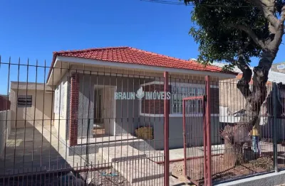 Casa de 3 dormitórios sendo 1 suite  com grande patio em cachoeirinha em excelente localização na parada 56.