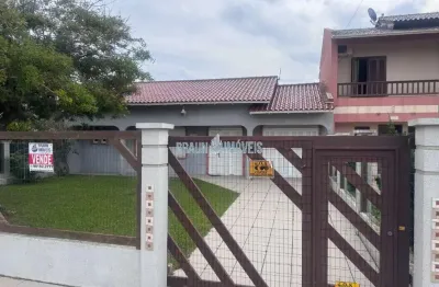 Vendo casa mobiliada com 5 quartos no centrinho do nova tramandaí.. casa com amplo patio e quartos com splits diaria de verao 650,00 51.981822777