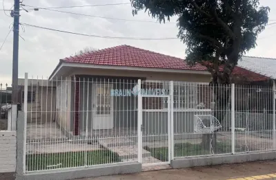Casa de 3 dormitórios sendo 1 suite em cachoeirinha em excelente localização na parada 56 com 12 metros de frente.