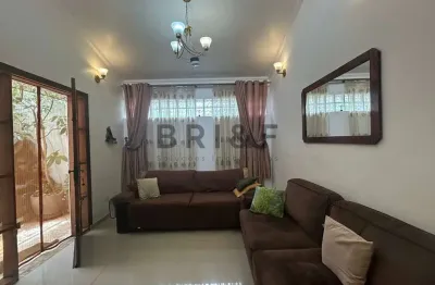 Casa a venda no bairro do brooklin em rua tranquila, 196 m² vaga para 4 carros e studio na edicula