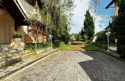 Casa em condomínio fechado com 4 suítes e piscina privativa na chácara monte alegre