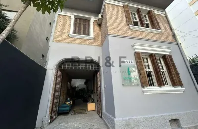 Casa comercial a venda em estilo classico na consolação
