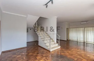 Sobrado a venda com 237m², 2 dormitórios, 1 suíte e 4 vagas no brooklin