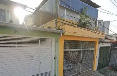 Sobrado com 3 dormitórios sendo uma suíte com armários a venda