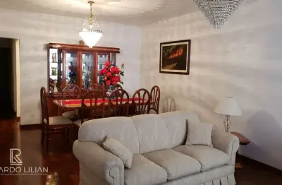 Maravilhosa casa assobradada com 3 suites e muito espaço para o conforto da sua familia