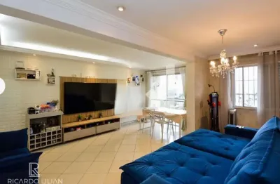 Apartamento com 74m², 2 dormitórios sendo uma suite, sacada e uma vaga.