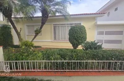 Casa com 3 dormitorios sendo uma suite e duas vagas localizada proximo ao metro vila sonia.
