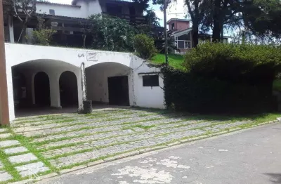 A venda!!! casa em condominio com 3 dormitorios sendo uma suite, piscina e 4 vagas cobertas.
