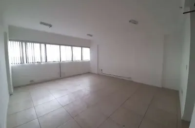 Sala comercial à venda em lauro de freitas-ba, buraquinho: 4 salas, 4 banheiros, 4 vagas, 140m² de área